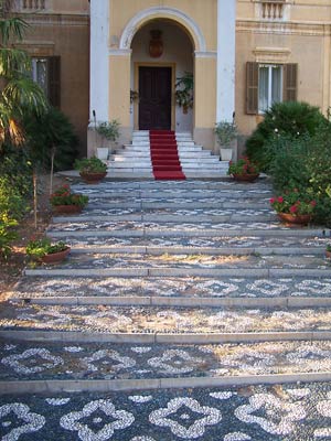 Scalinata a risò del giardino di Villa Maria